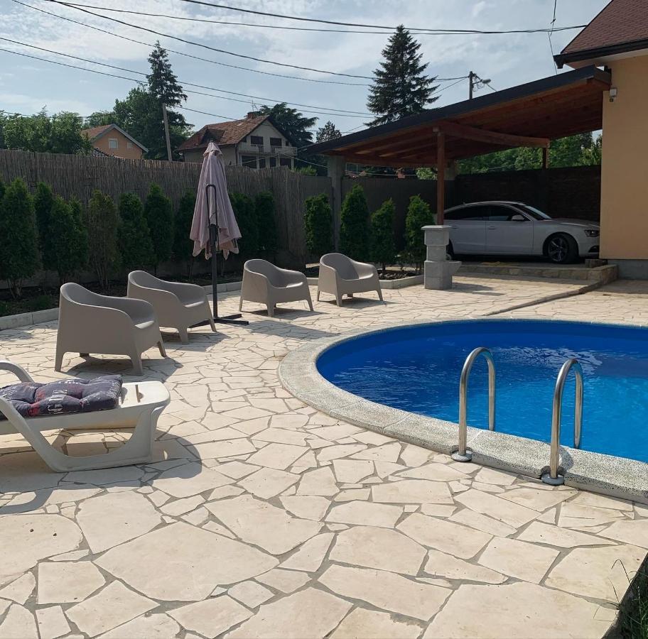 Villa Mika'S Poolhouse Belgrado Esterno foto