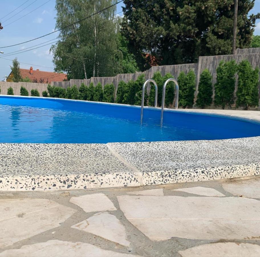 Villa Mika'S Poolhouse Belgrado Esterno foto