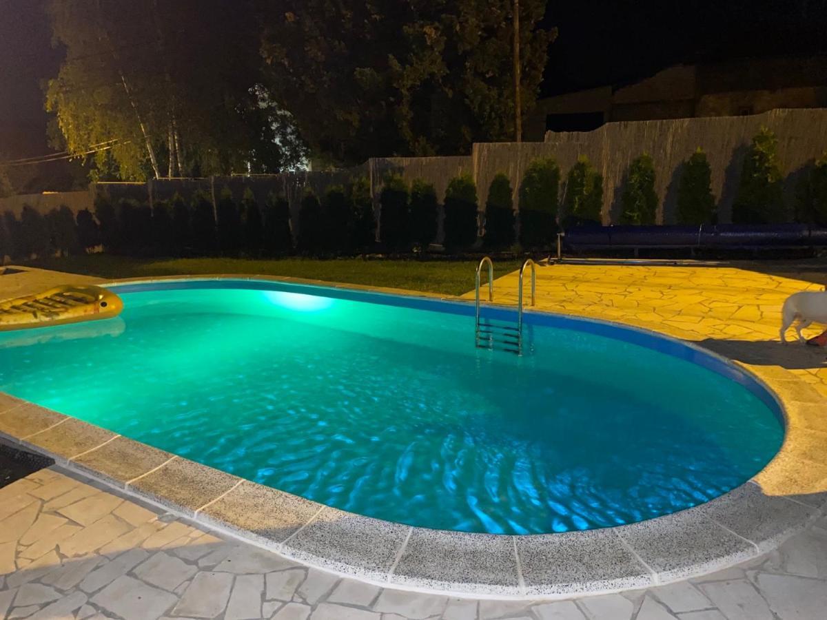 Villa Mika'S Poolhouse Belgrado Esterno foto