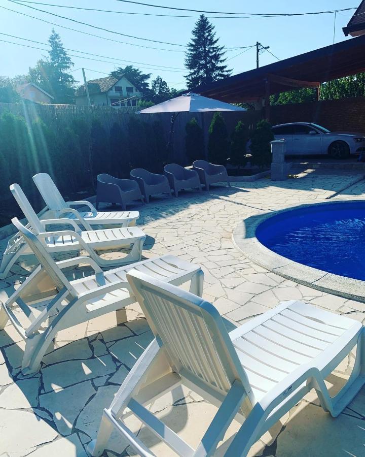 Villa Mika'S Poolhouse Belgrado Esterno foto